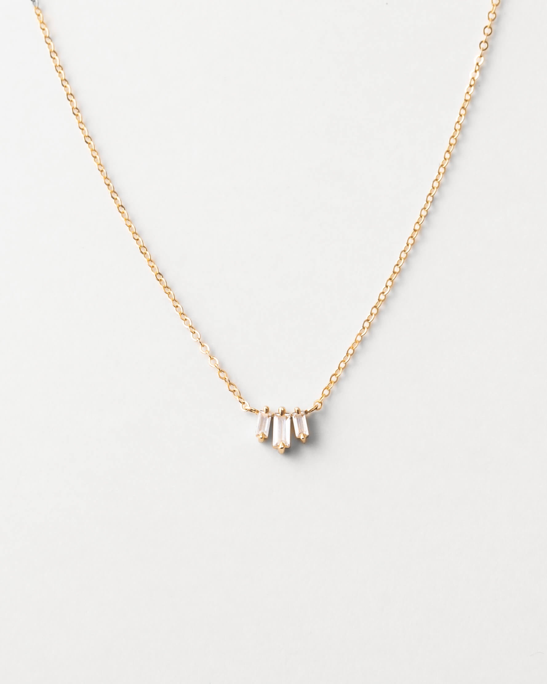 White Sapphire Necklace – Elegant Prisma Gemstone Jewelry