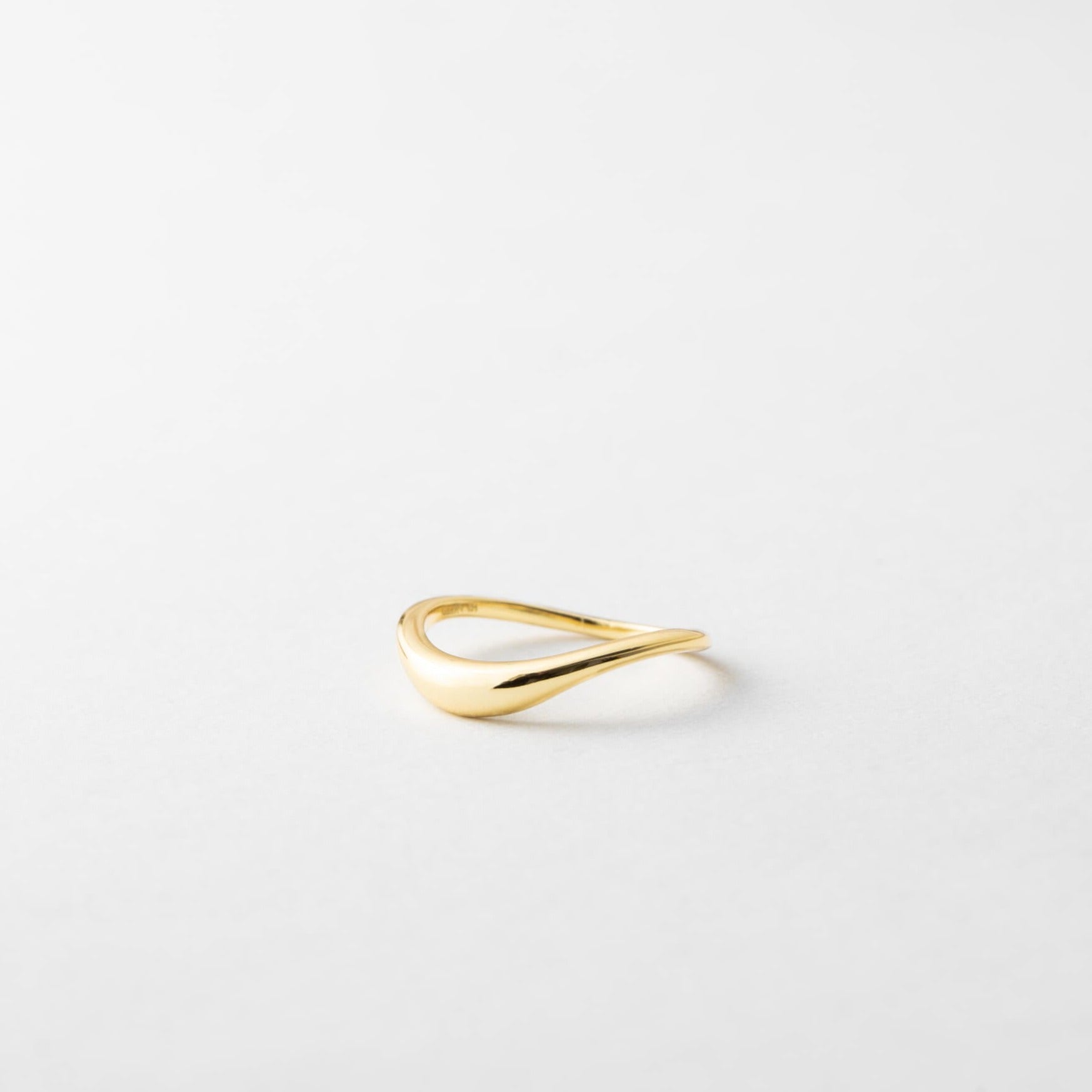 Flow Ring – Elegant Minimalist Jewelry for Everyday Wear