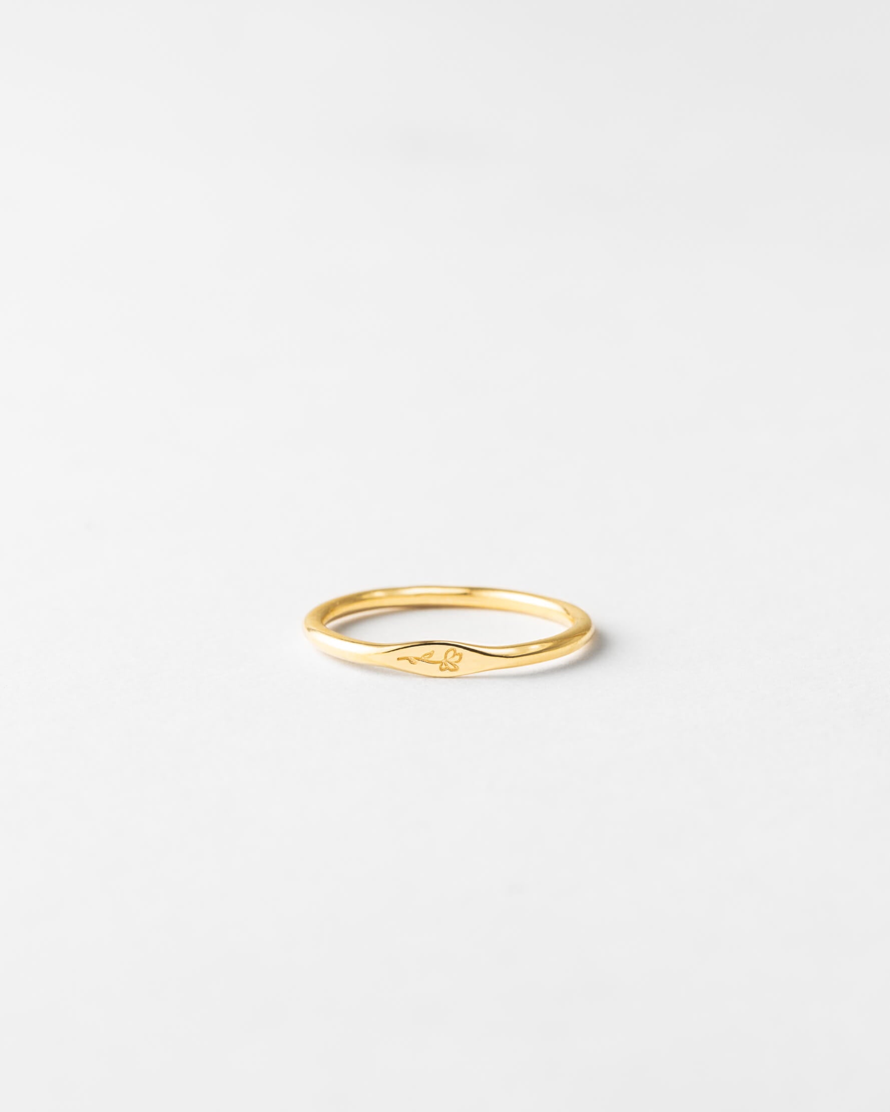 Elegant Floral Signet Ring