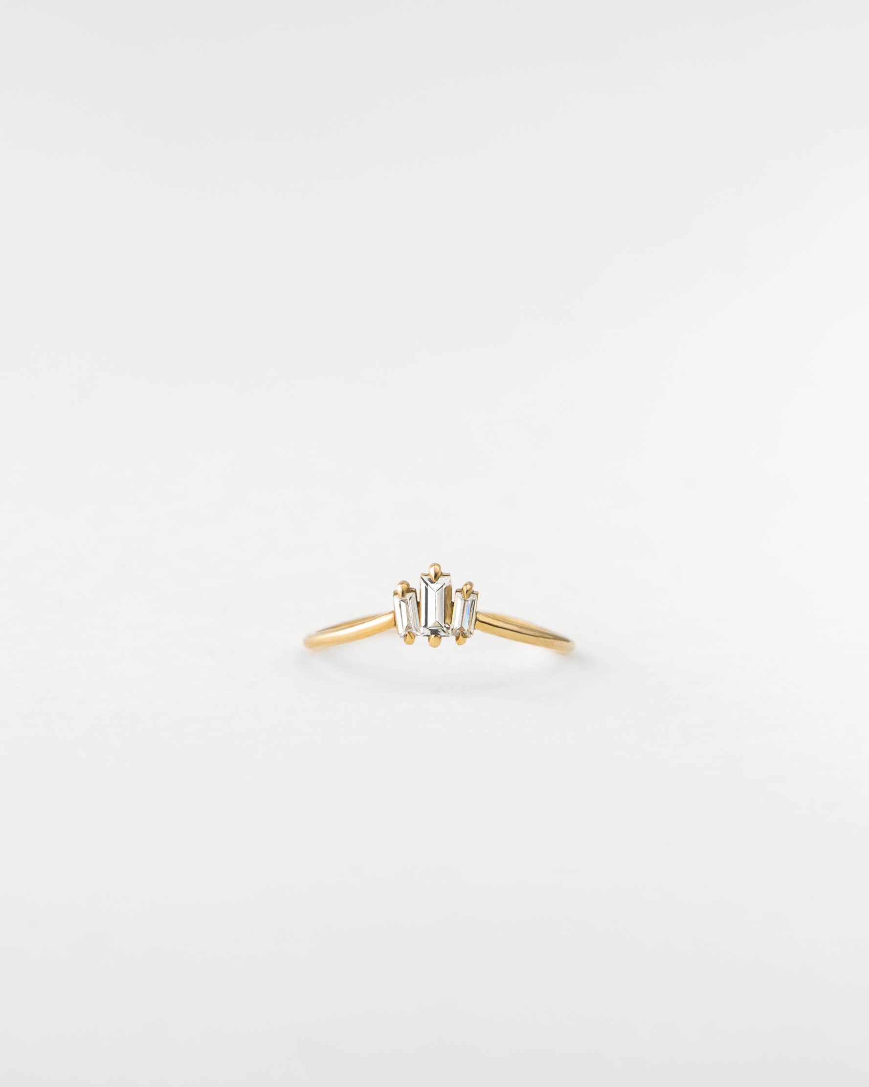 White Sapphire Prisma Ring – Elegant & Timeless