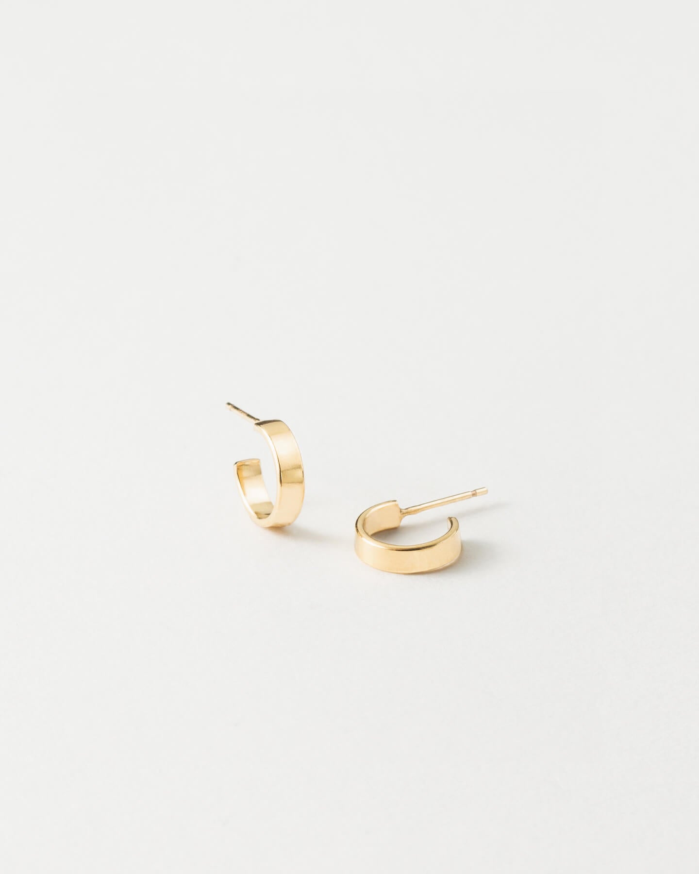 Lill Huggie Hoops – Stylish Minimalist Earrings