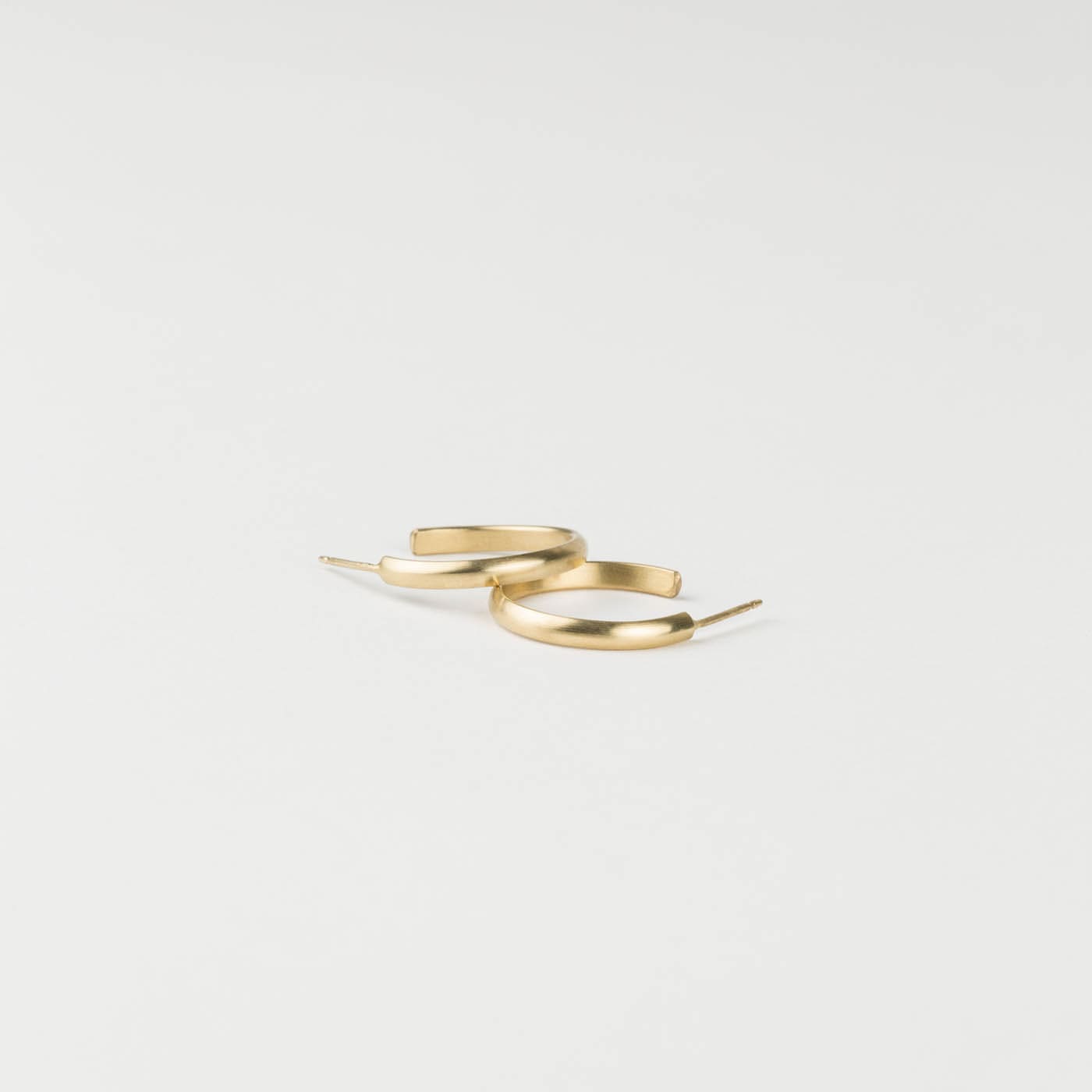 Farrah Hoop Earrings – Stylish & Lightweight