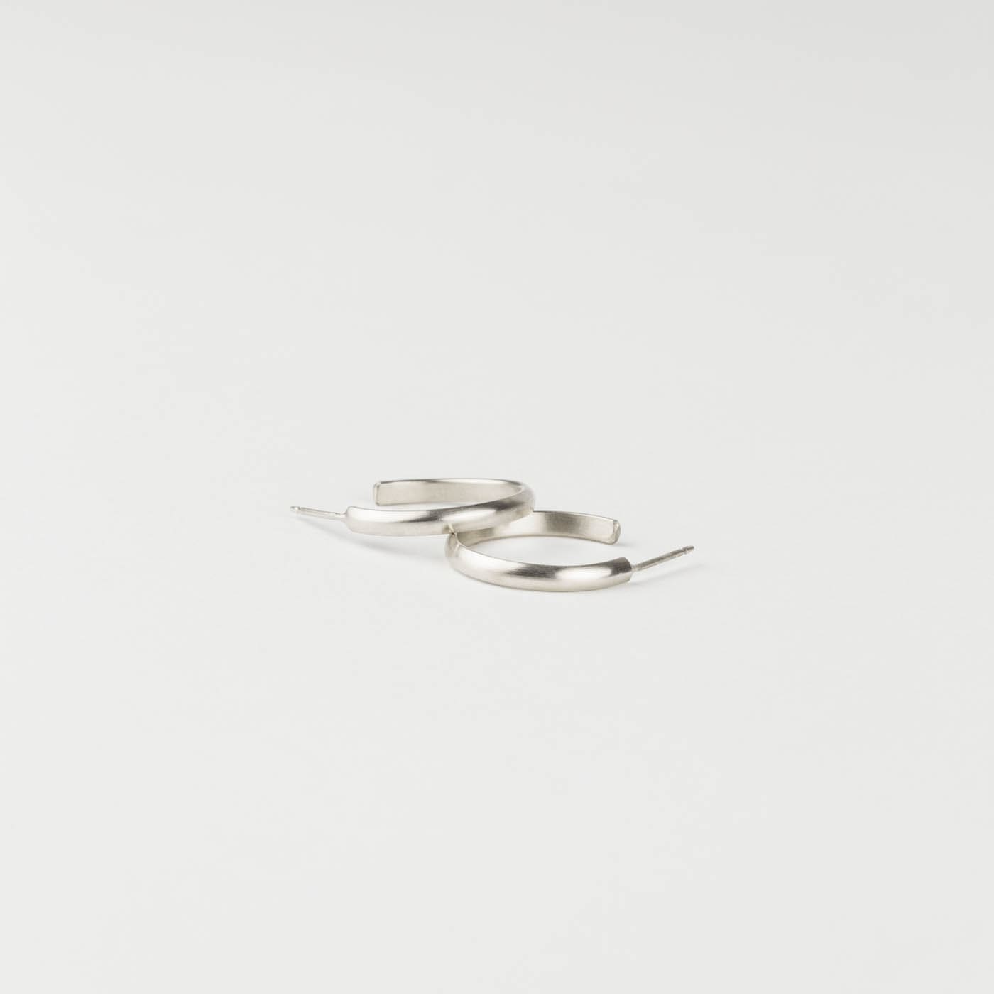 Farrah Hoop Earrings – Stylish & Lightweight
