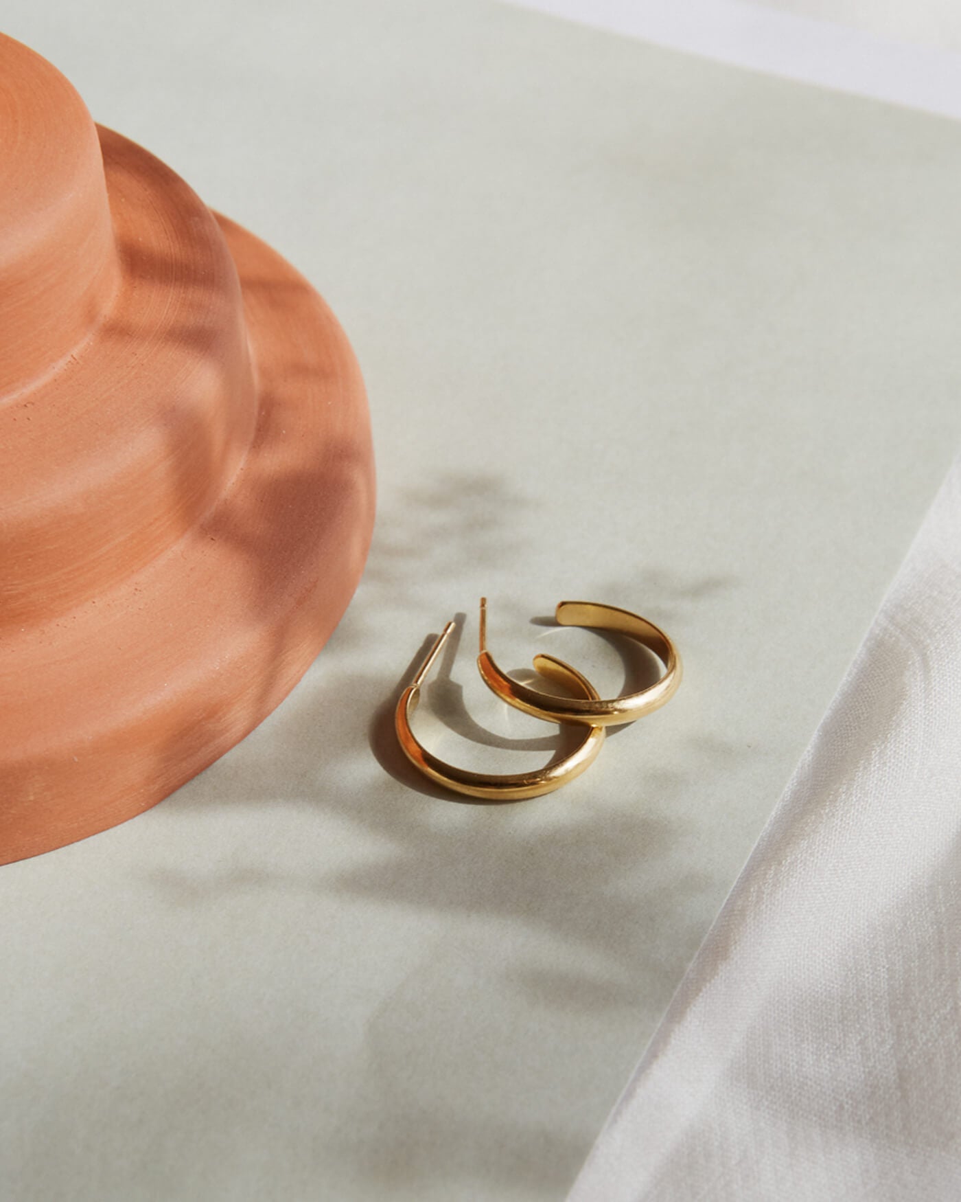 Farrah Hoop Earrings – Stylish & Lightweight