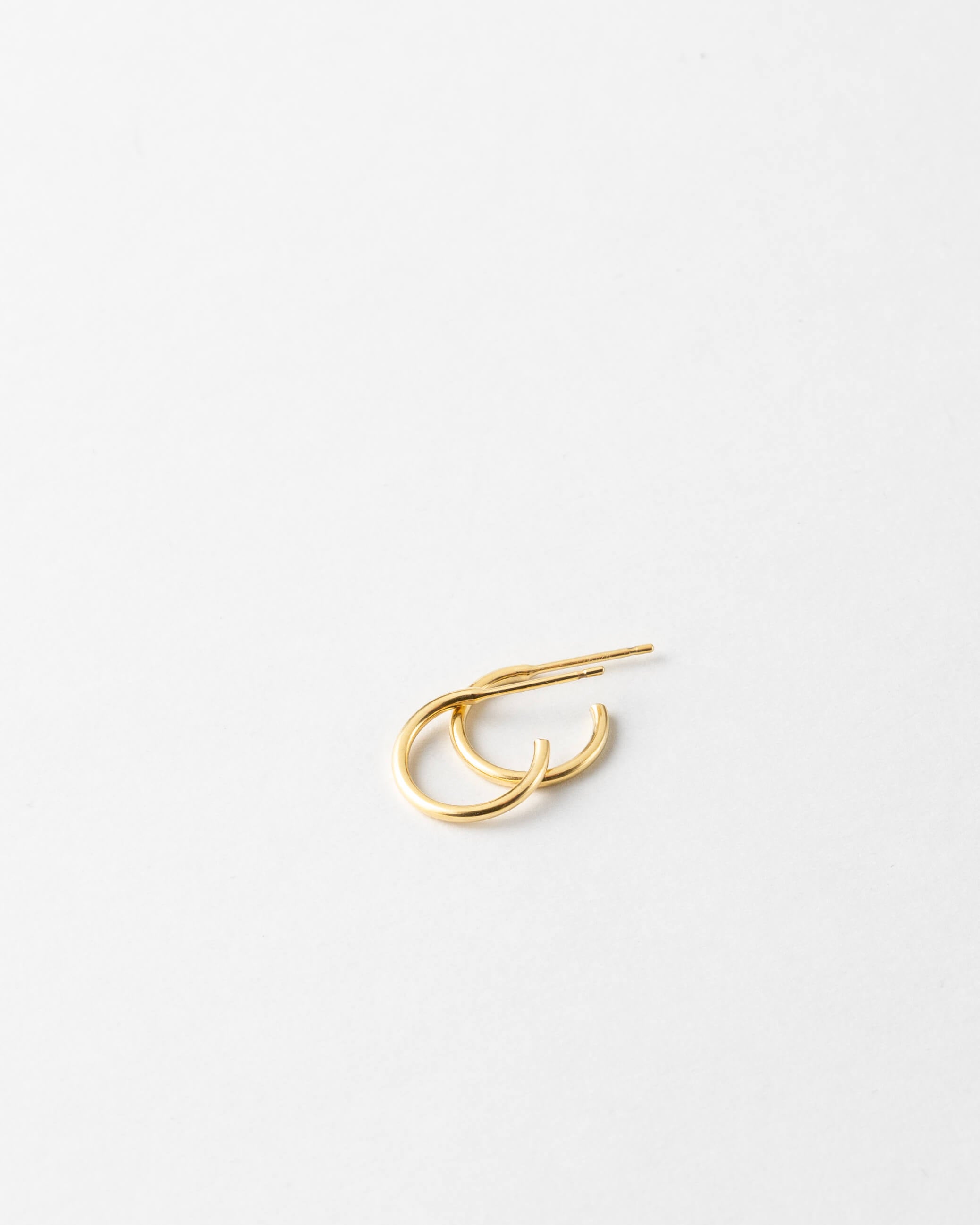 Elinor Hoops – Stylish & Lightweight Earrings