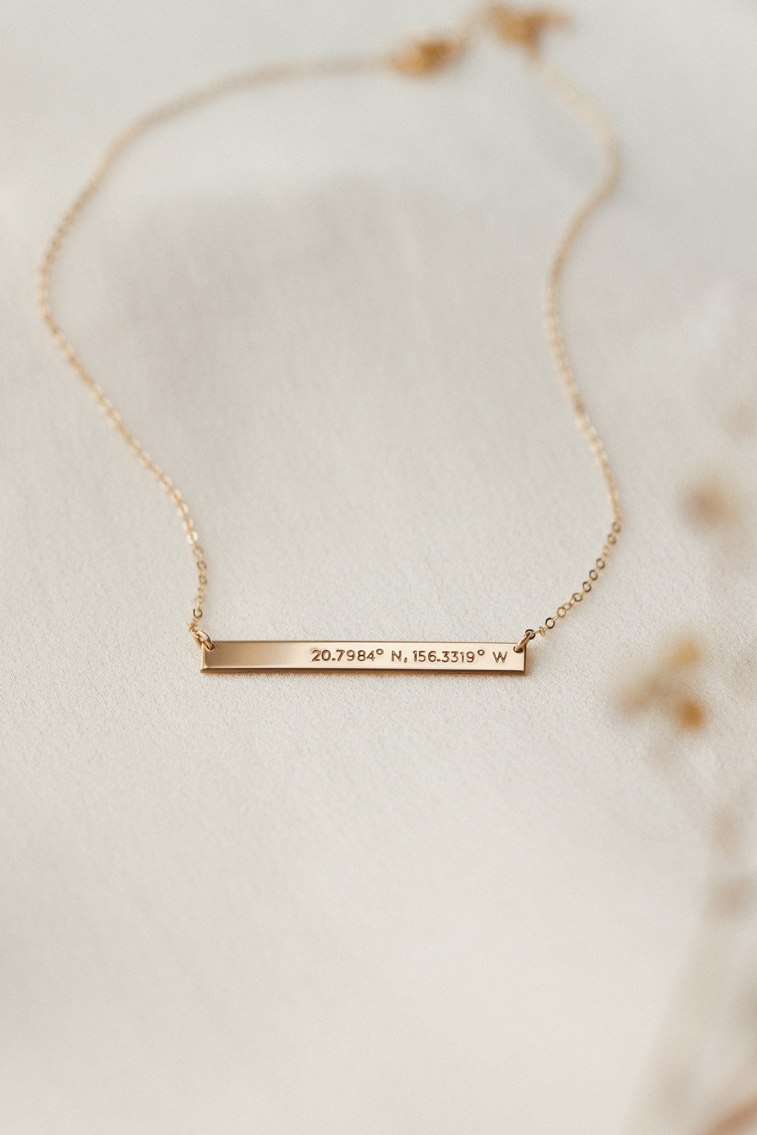 Serra Pendant Necklace – Elegant Minimalist Jewelry