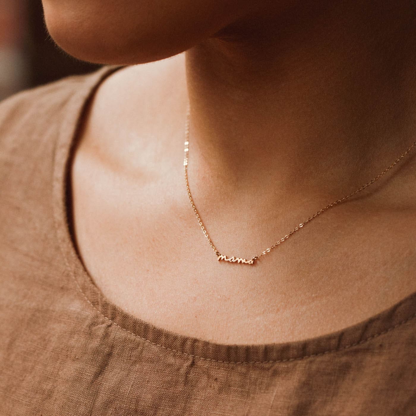 Elegant Mama Necklace for Moms