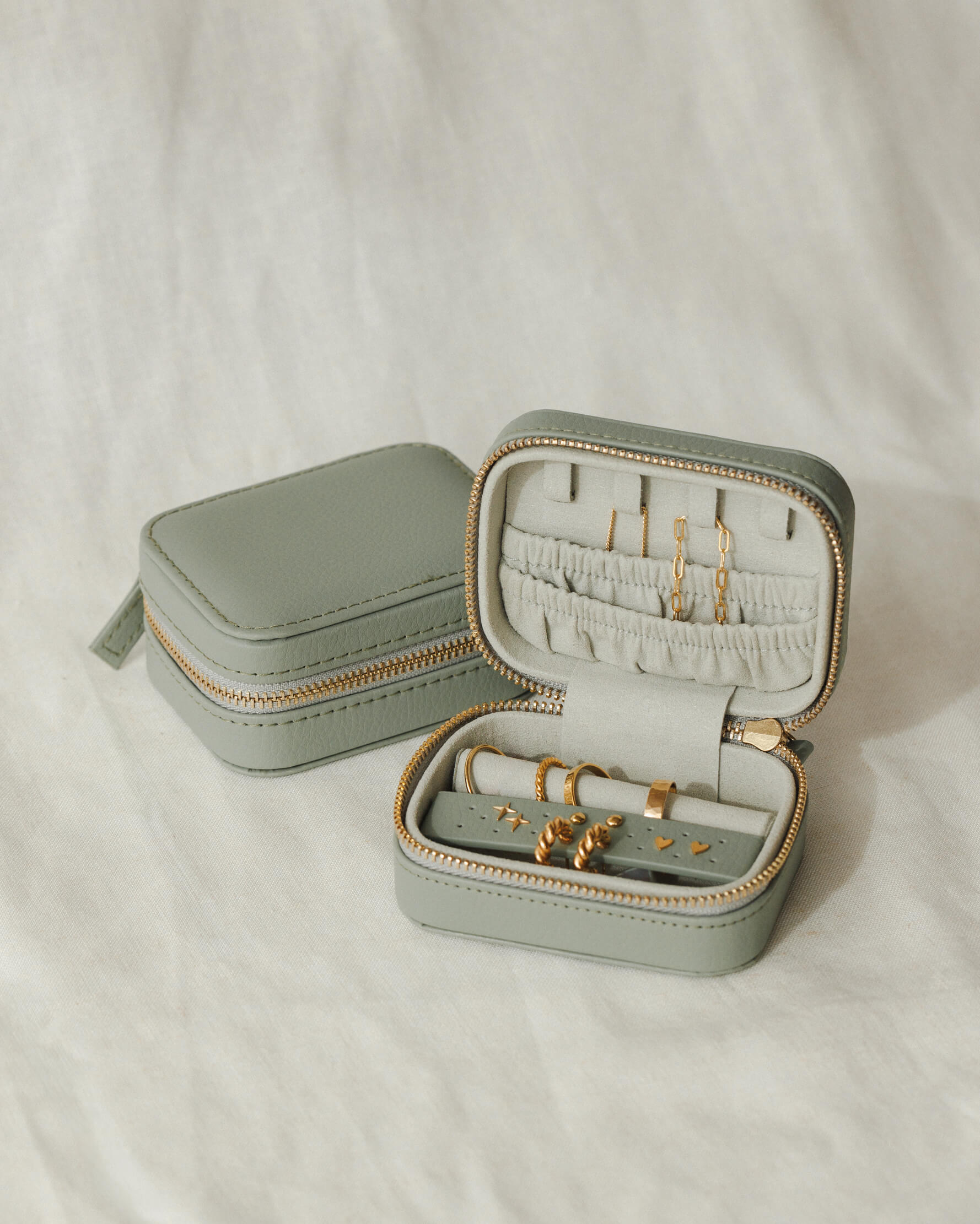 Compact Jewelry Organizer Case