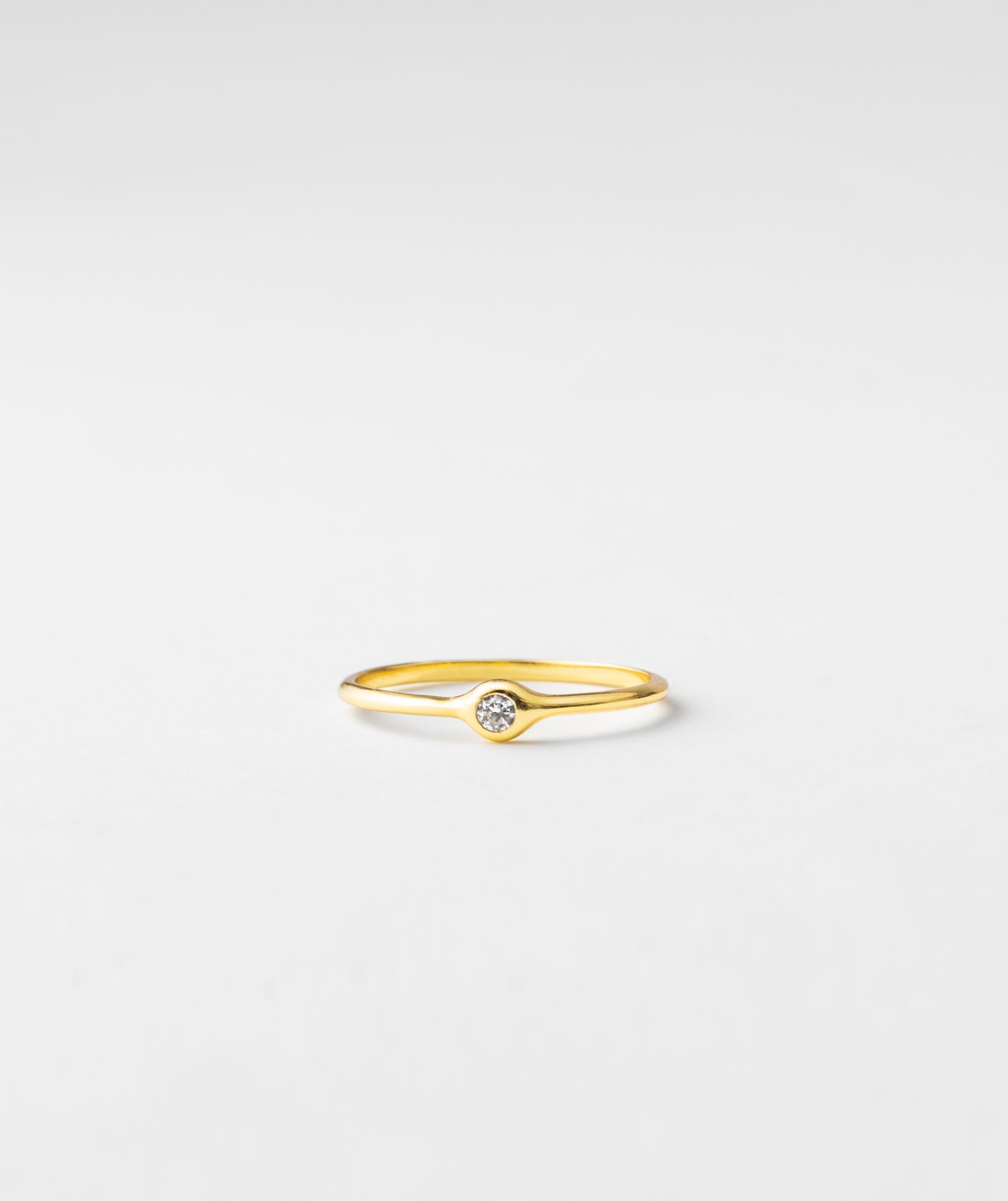 White Sapphire Solitaire Ring – Elegant & Timeless